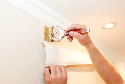 Pose de papier peint à Forges de Lanouée — revêtements muraux et toiles de verre